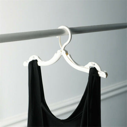 Portable & Foldable Multicolor Plastic Hangers (1pc)